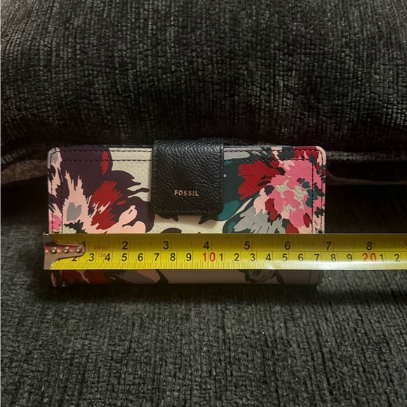 Fossil Floral Leather Tab Wallet Clutch NWOT Black Multicolor Snap Zip - Picture 8 of 14